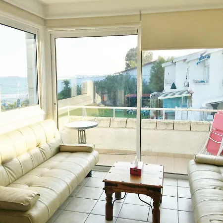 First Line Spacious House / 20m To The Beach! Semesterbostad Larnaca