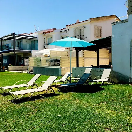 First Line Spacious House / 20m To The Beach! Semesterbostad *