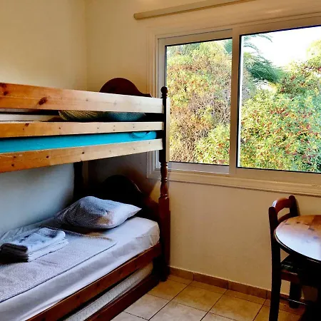 Semesterbostad First Line Spacious House / 20m To The Beach! *