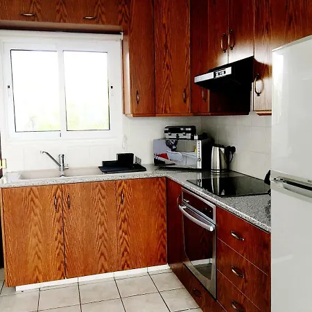 First Line Spacious House / 20m To The Beach! Semesterbostad Larnaca